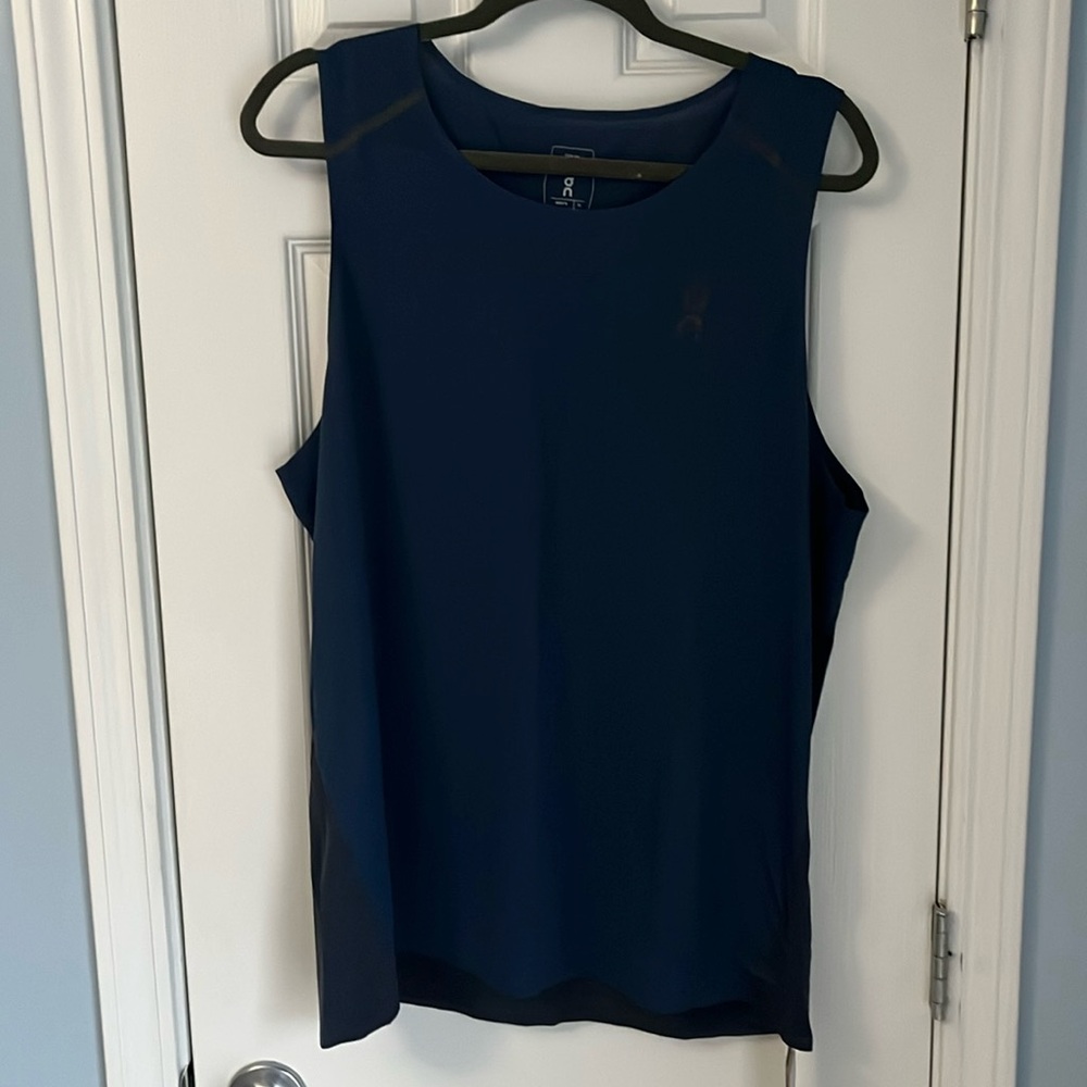 ON Running Men’s Tank-T- NWT